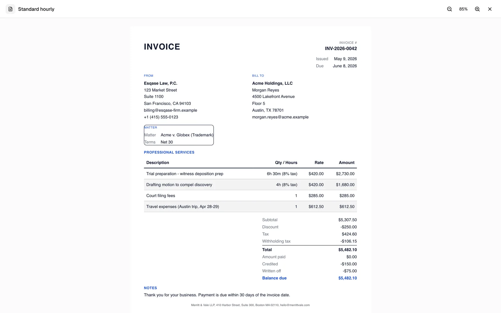 The full-screen template preview showing a rendered sample invoice with the zoom controls and percentage in the top bar.